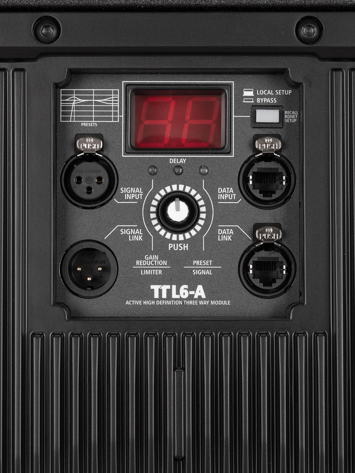 מודול ליין אריי מוגבר RCF TTL 6-A – תקריב של פאנל הבקרה